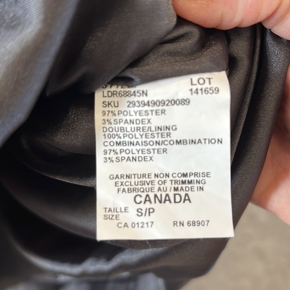 Le chateau size small strapless dress. Like new condition! - Picture 5 of 7